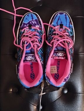 Heelys Girls Blue & Pink Tie-Dye Roller Sneakers USA Size YTH6 / WOS7 NWT